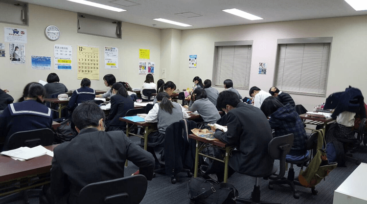 無料学習塾での学生たち